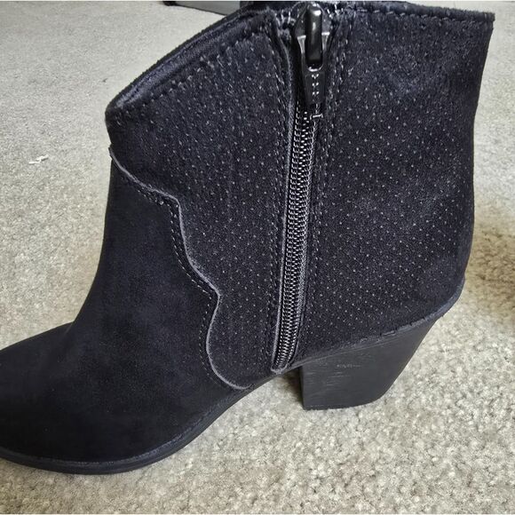 Black faux Suede Booties Size 8.5 - Like new - Picture 14 of 14